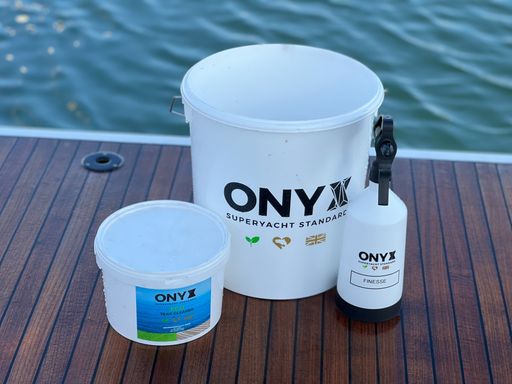 Onyx boat wash for yachts, powerboats and motorboat's deck and hull.