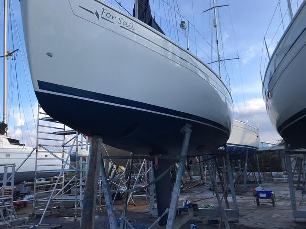 Bavaria Yacht polish and anti fouling.