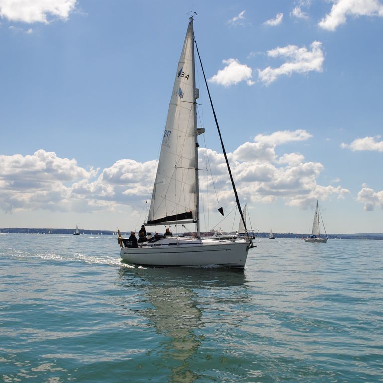 Learning to sail on Own Boat tuition