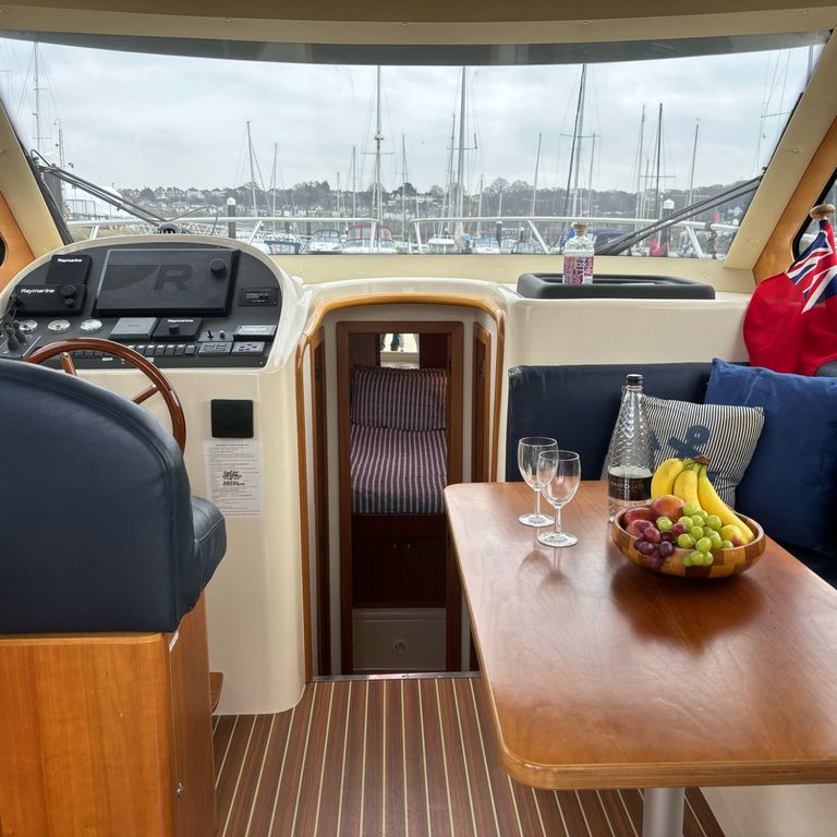 Rodman 1040 Adv Interior